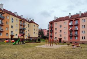 Město obnovilo tři venkovní sportoviště. S užíváním je ještě nutné počkat!