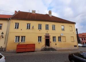 Město opravuje dva domy v centru, bude v nich více bytů