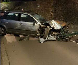 Opilého řidiče, který boural a utekl, strážníci zadrželi a předali policistům