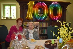 Nejstarší obyvatelka Žatce Emilie Kolocová dnes slaví 100 let